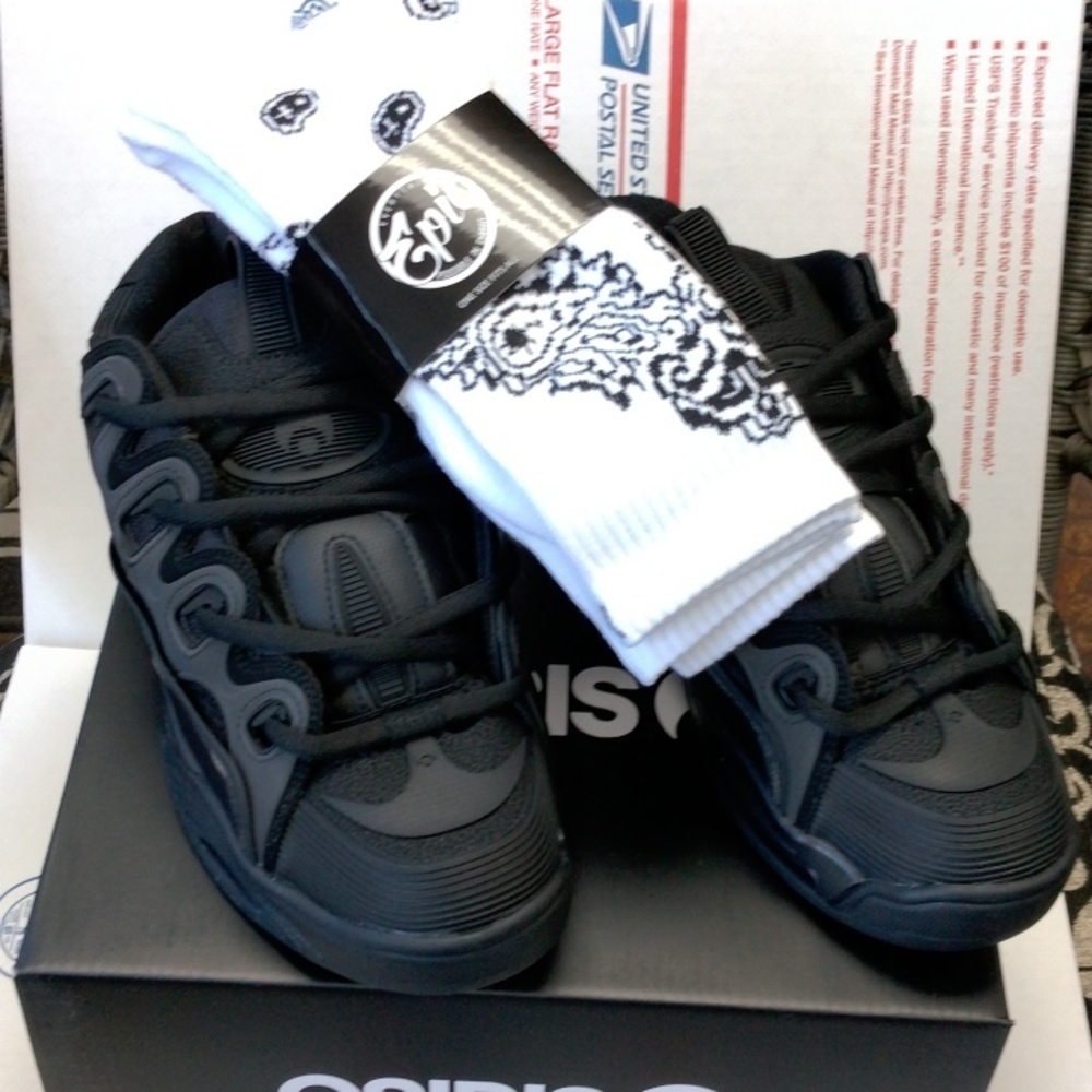 D3 Osiris with socks (2 pairs of socks)